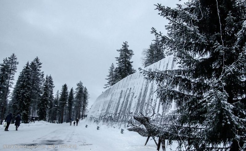 山顶冰雪瀑布图片