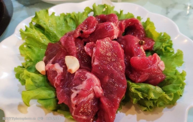 红金鱼火锅配菜新鲜牛肉图片