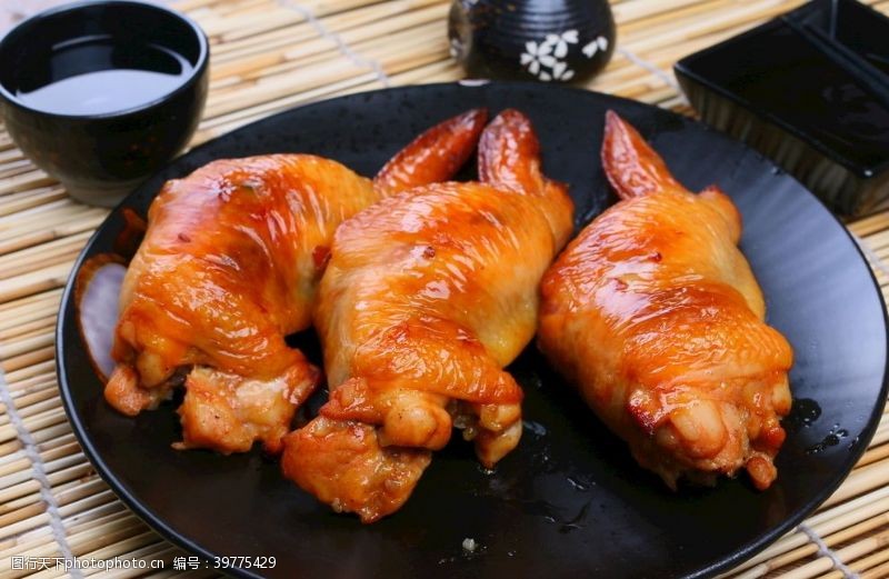 鸡翅膀美食节台湾烤鸡翅包饭图片