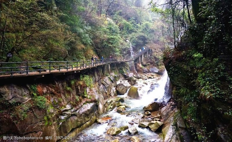 山沟瀑布景观图片