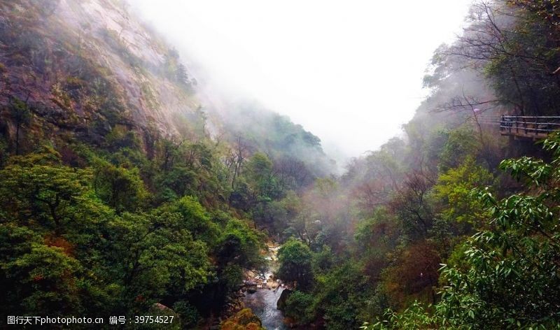 山沟瀑布图片