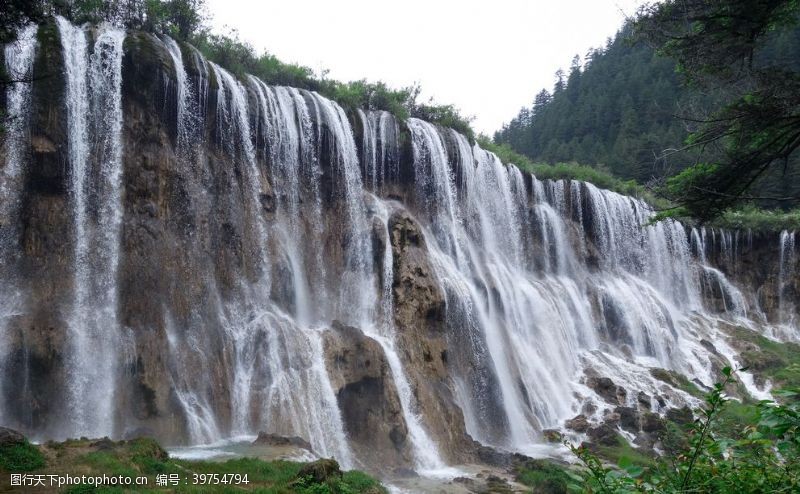 山沟瀑布图片