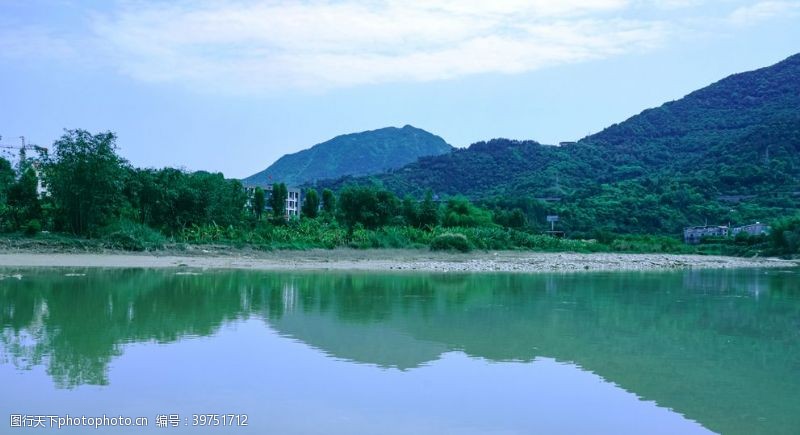 蓝天草地青山绿水图片