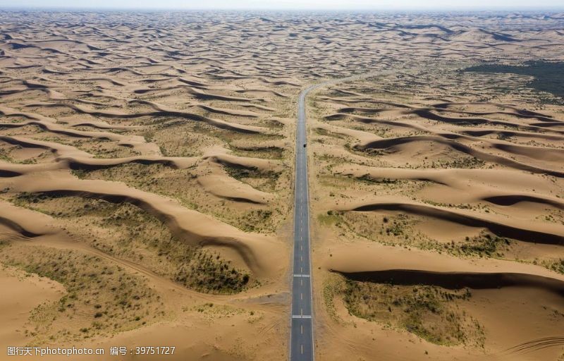 自然美景沙漠公路图片