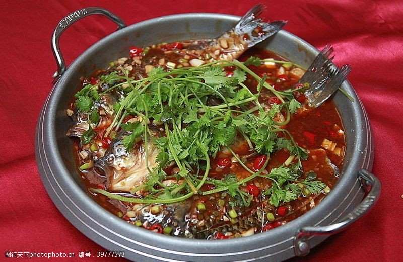新鲜湘菜红烧鲫鱼图片