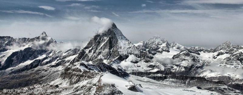 登山宣传雪山图片