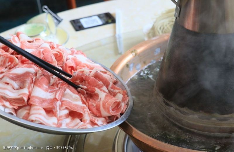 铜锅羊肉涮火锅图片