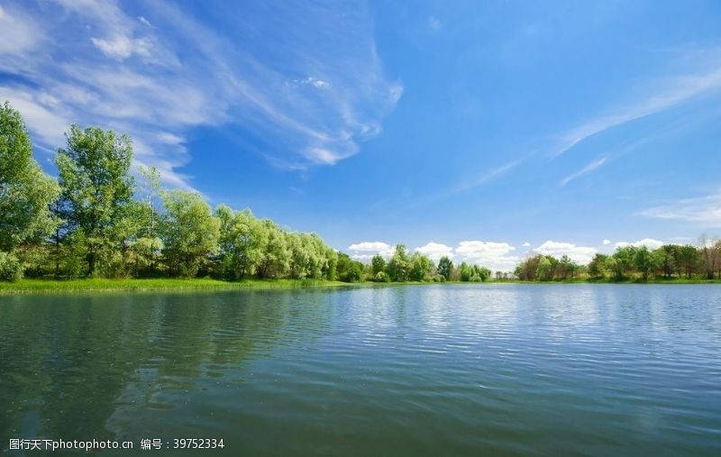 安静湖光山色图片