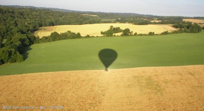 广阔热气球影子图片