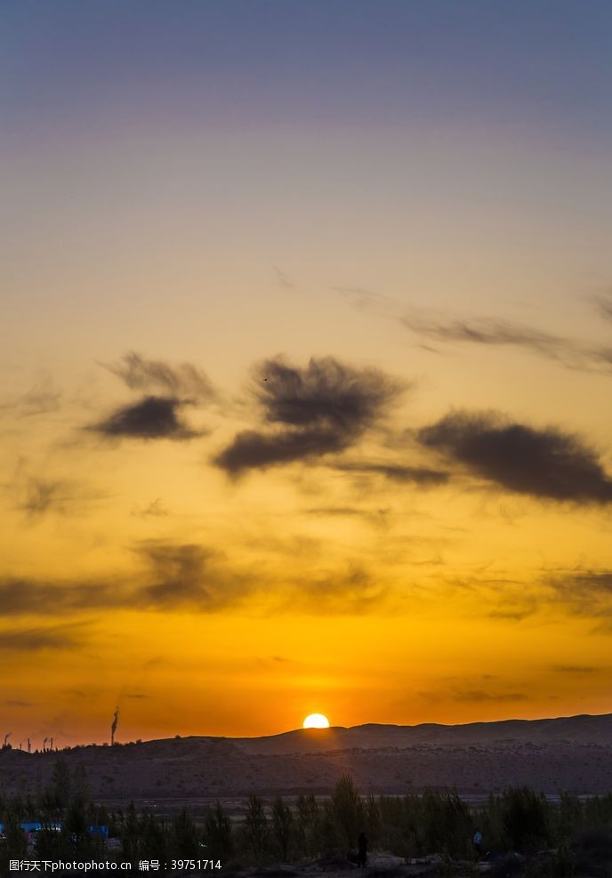 蓝色沙漠夕阳图片