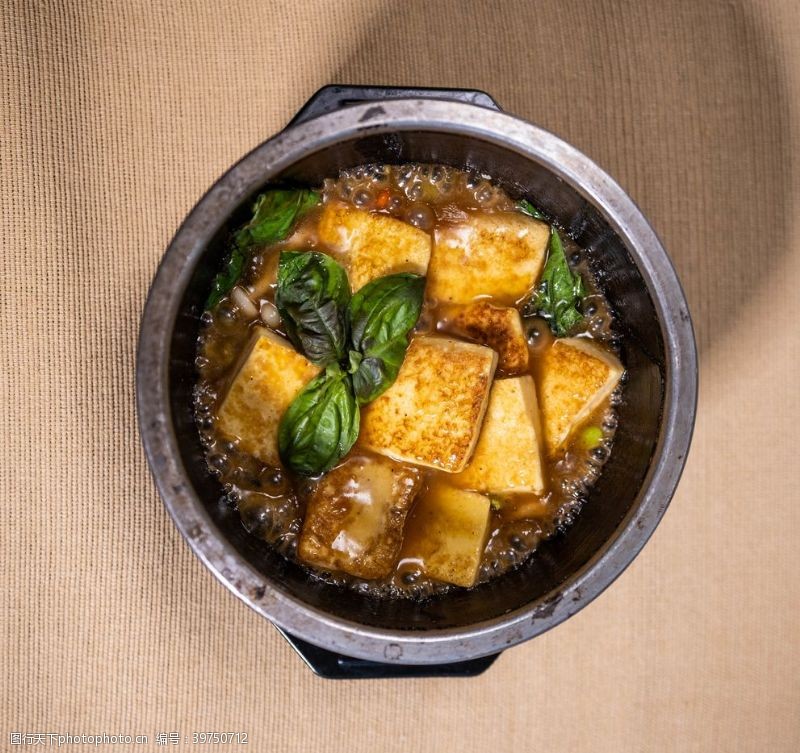 铁锅豆腐美食食材背景海报素材图片