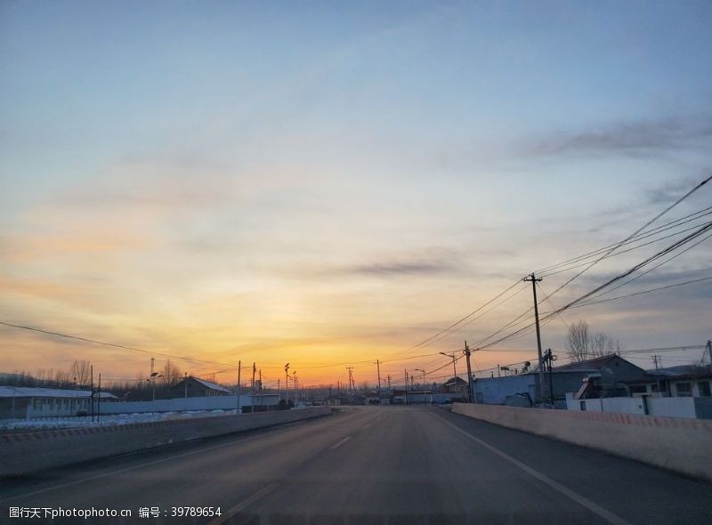 夕阳落日公路图片