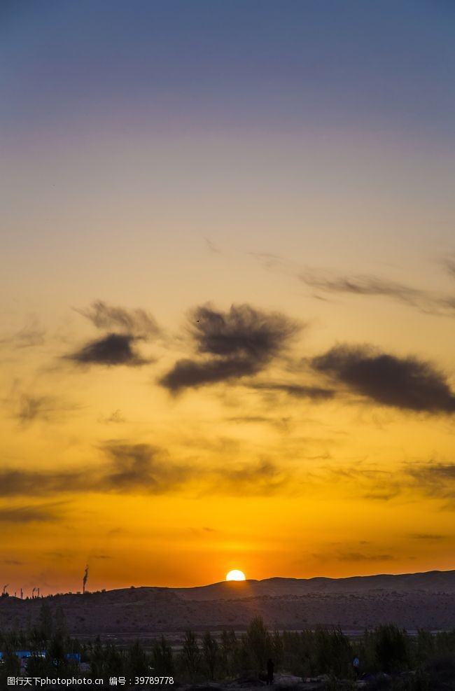 自然探险黄昏云彩晚霞沙漠图片