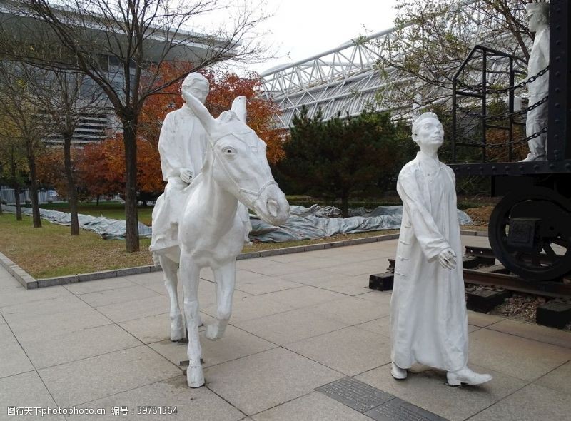 女人骑马民国白色人物雕塑图片