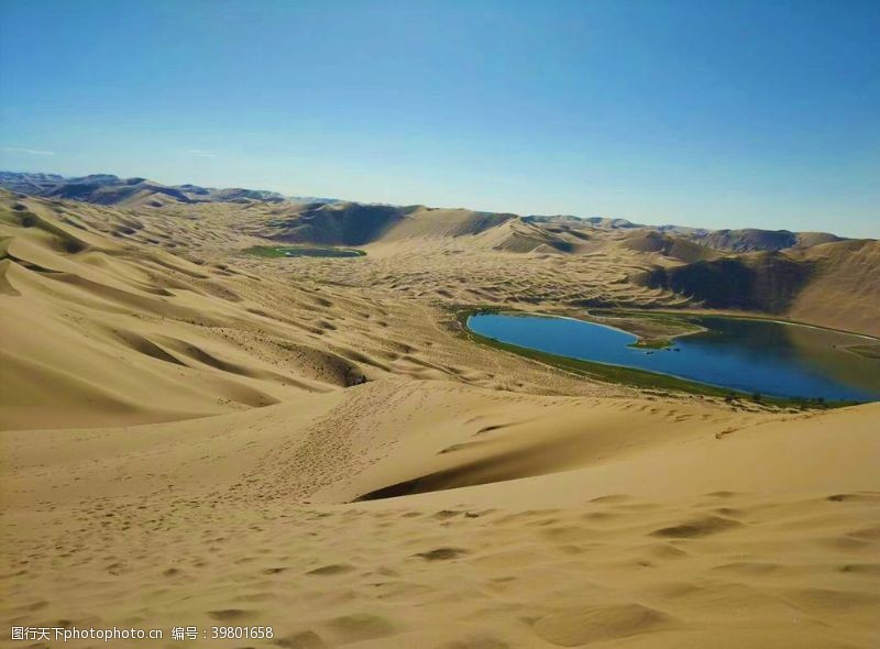 沙县沙漠里的湖水图片