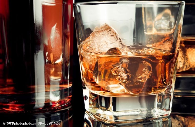 酒类素材威士忌冰块洋酒背景素材图片