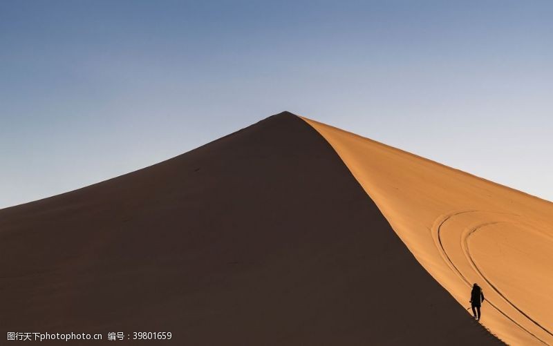 旅行社单页小山一样的沙漠图片