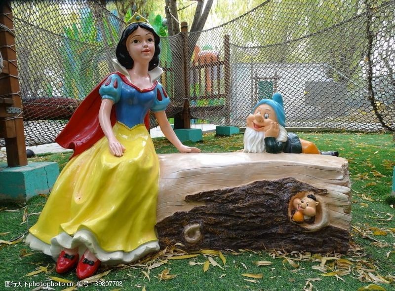 白雪公主小矮人雕塑图片