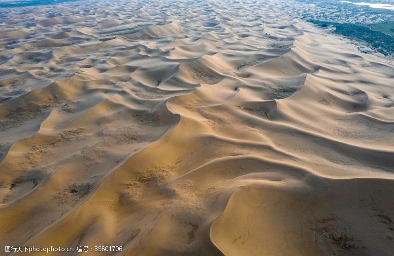 新疆风景黄沙沙漠图片