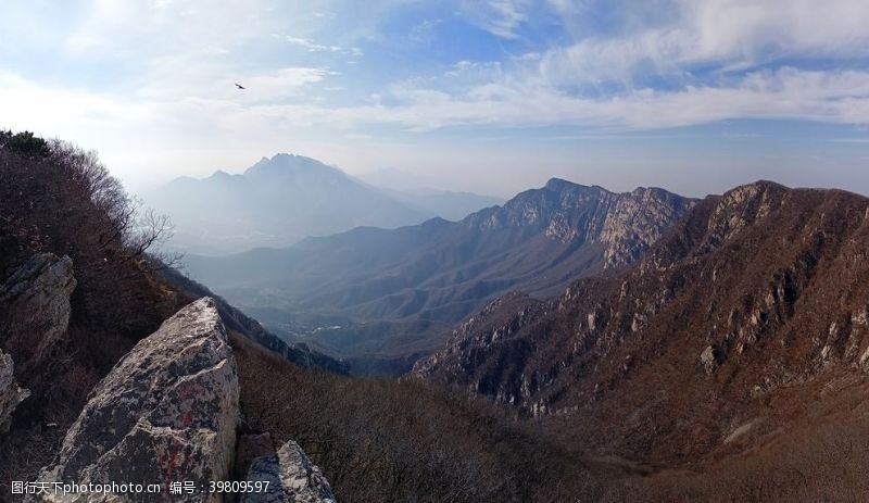 登山顶峻极峰景色图片