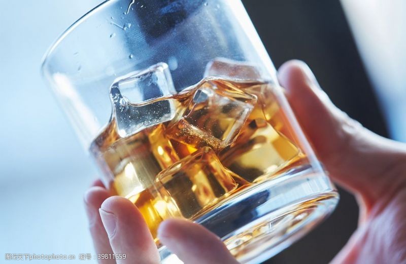 酒类素材威士忌冰块洋酒背景素材图片