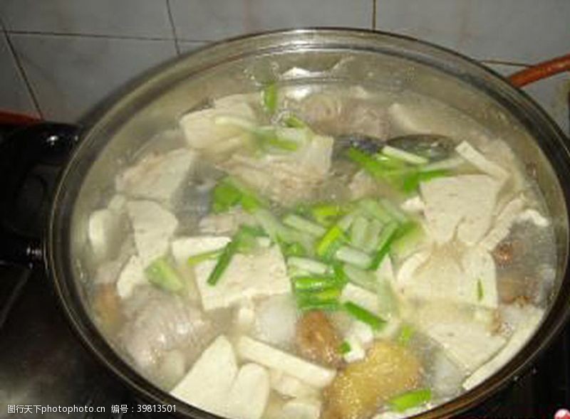 生鲜鱼头豆腐汤图片