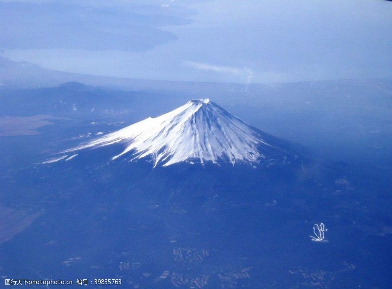樱花旅游航拍富士山图片