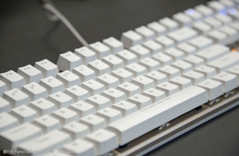 电脑室鼠标键盘图片