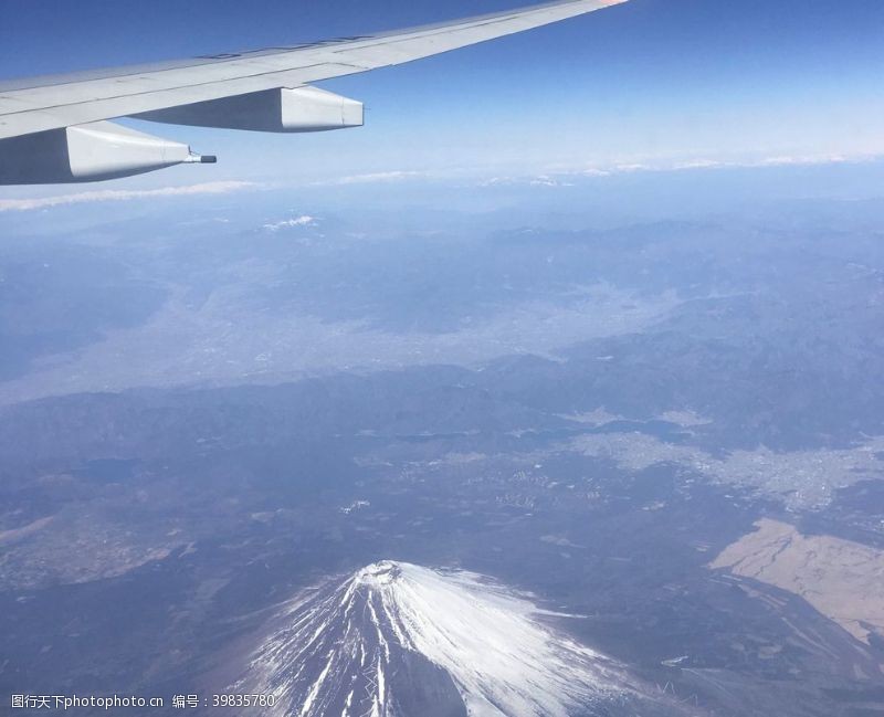 日本旅游航拍富士山图片