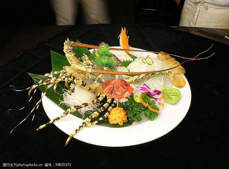 红金鱼活吃龙虾刺身图片