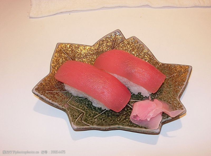 红金鱼金枪鱼寿司图片