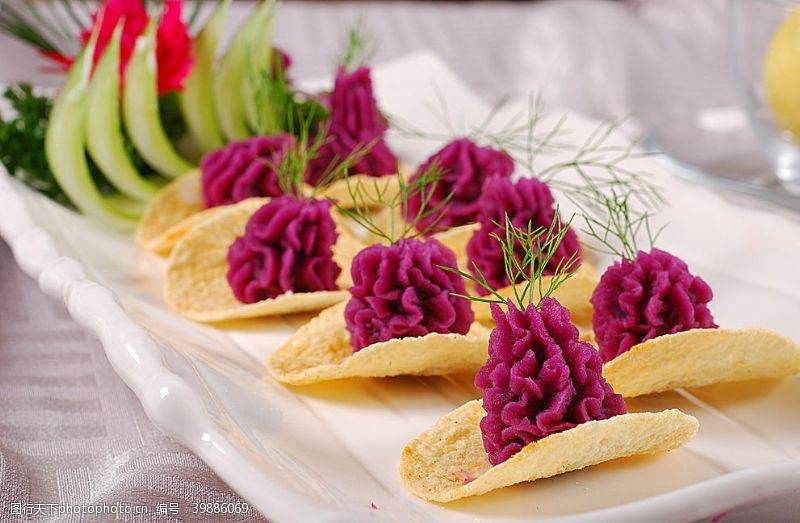 紫菜冷拼蓝莓紫薯图片