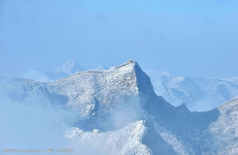 岭雪中长城图片