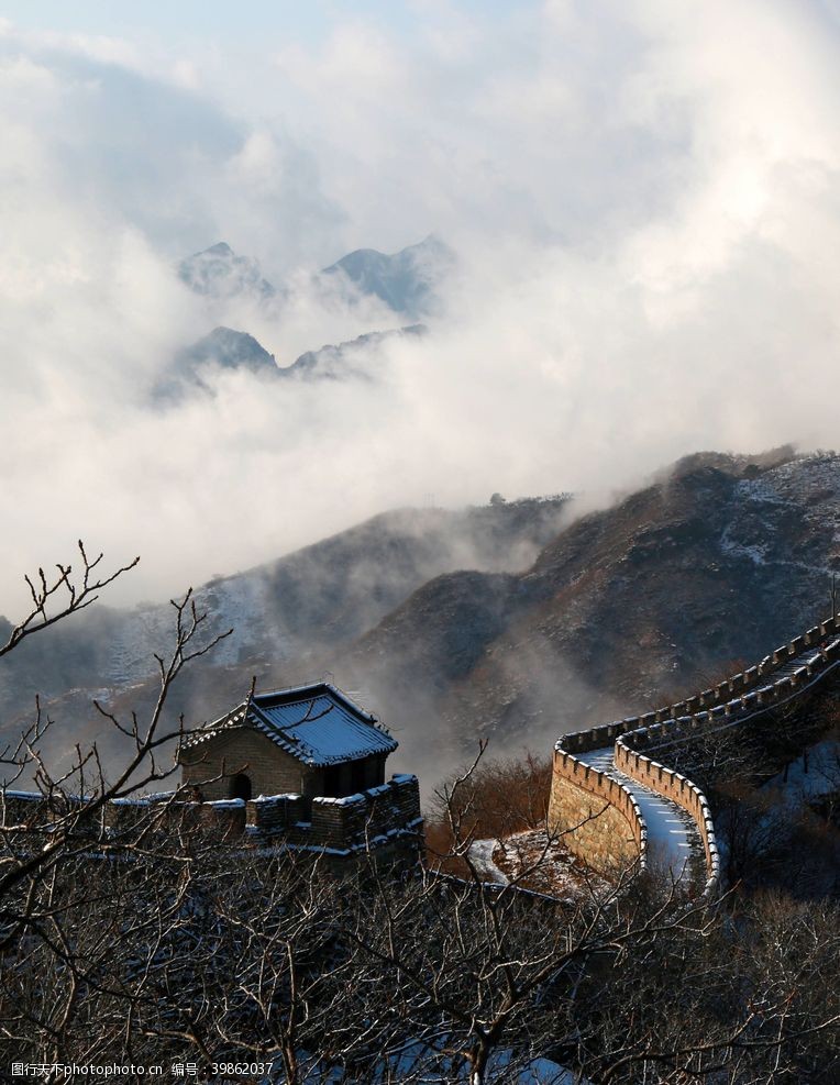 岭雪中长城图片