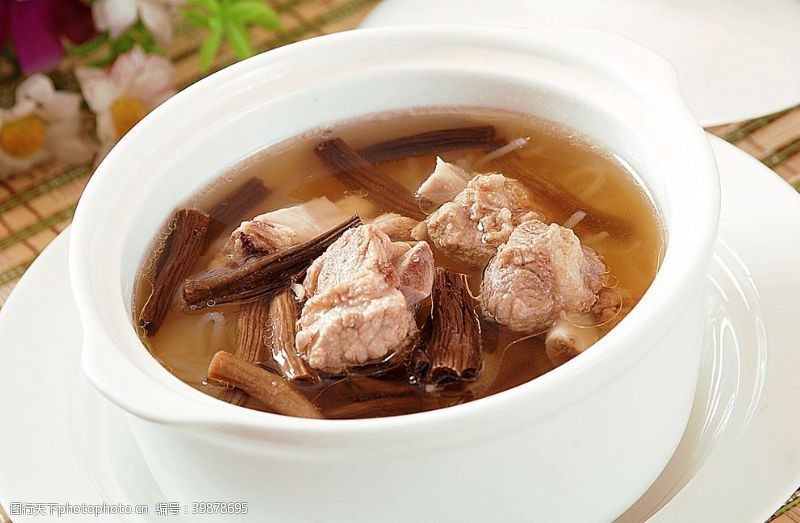 茶名片茶树菇排骨汤盅图片