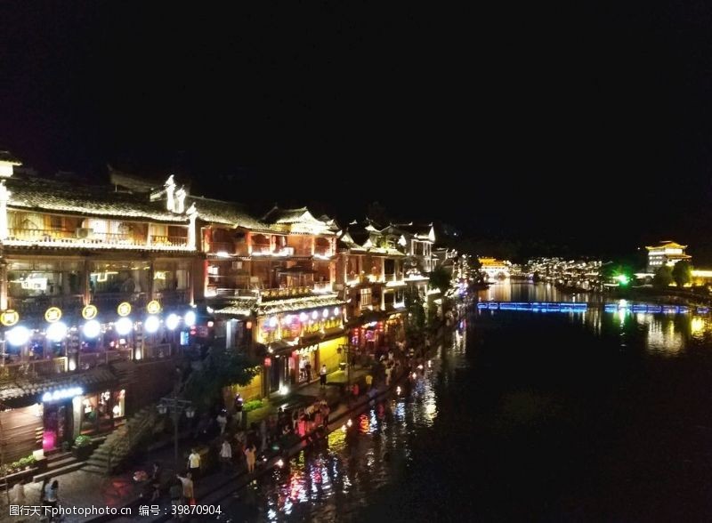 张家界旅游凤凰古城夜景图片