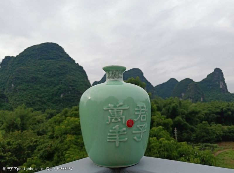 中国传统文化2君子万年龙泉青瓷酒瓶图片