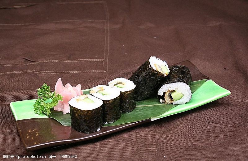 卷心菜鳗鱼黄瓜紫菜卷图片