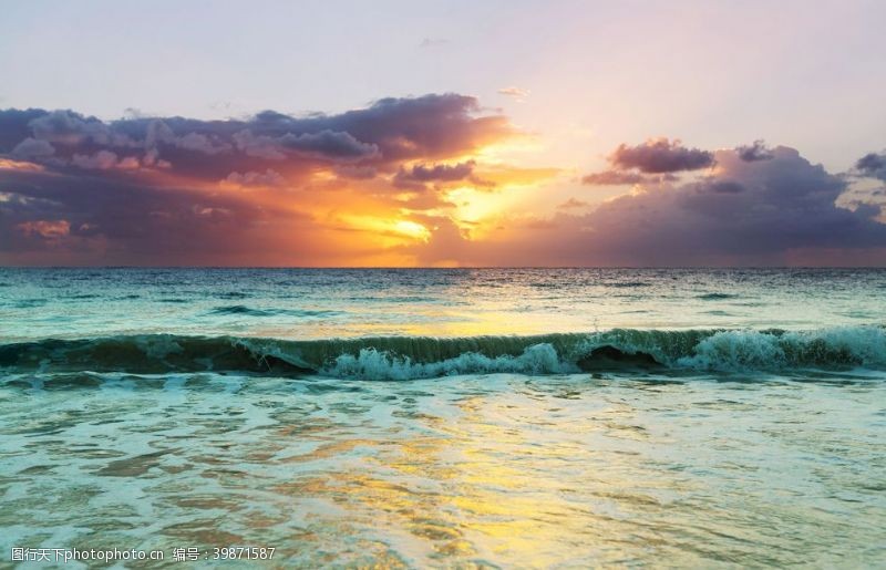 美丽的彩色日落海边适合壁纸背景图片