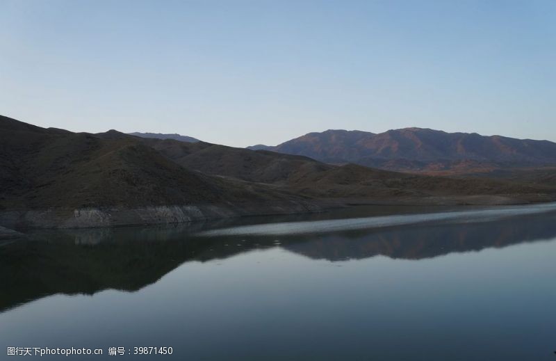 静静的湖面平静的湖面图片