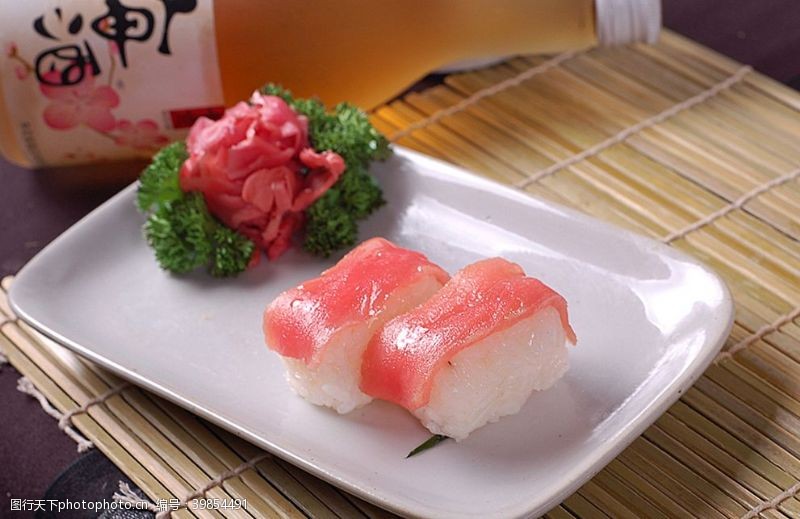 红金鱼寿司类金枪鱼握寿司图片
