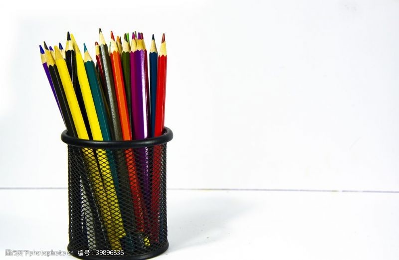 彩色铅笔笔筒图片