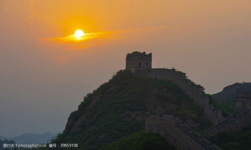 绿背景长城日出图片