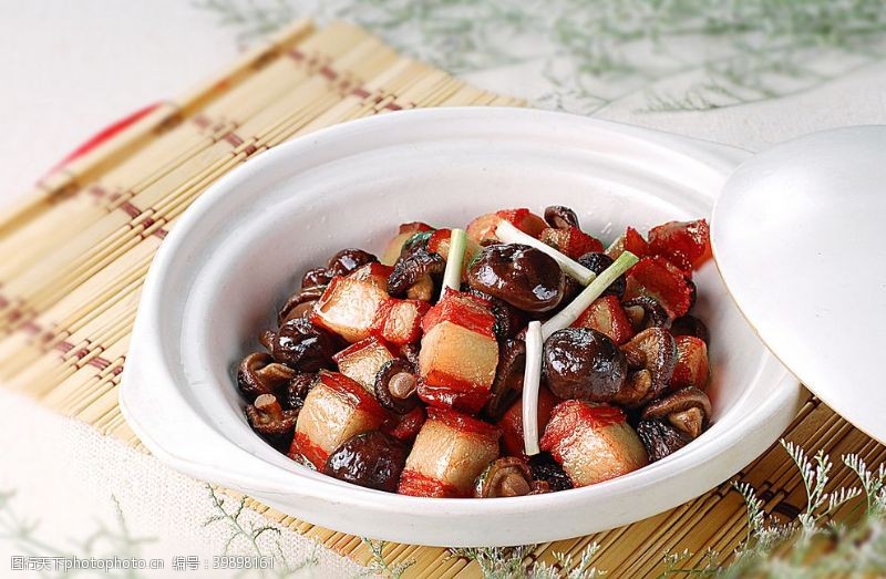 油川菜菜香菇罐焖肉图片