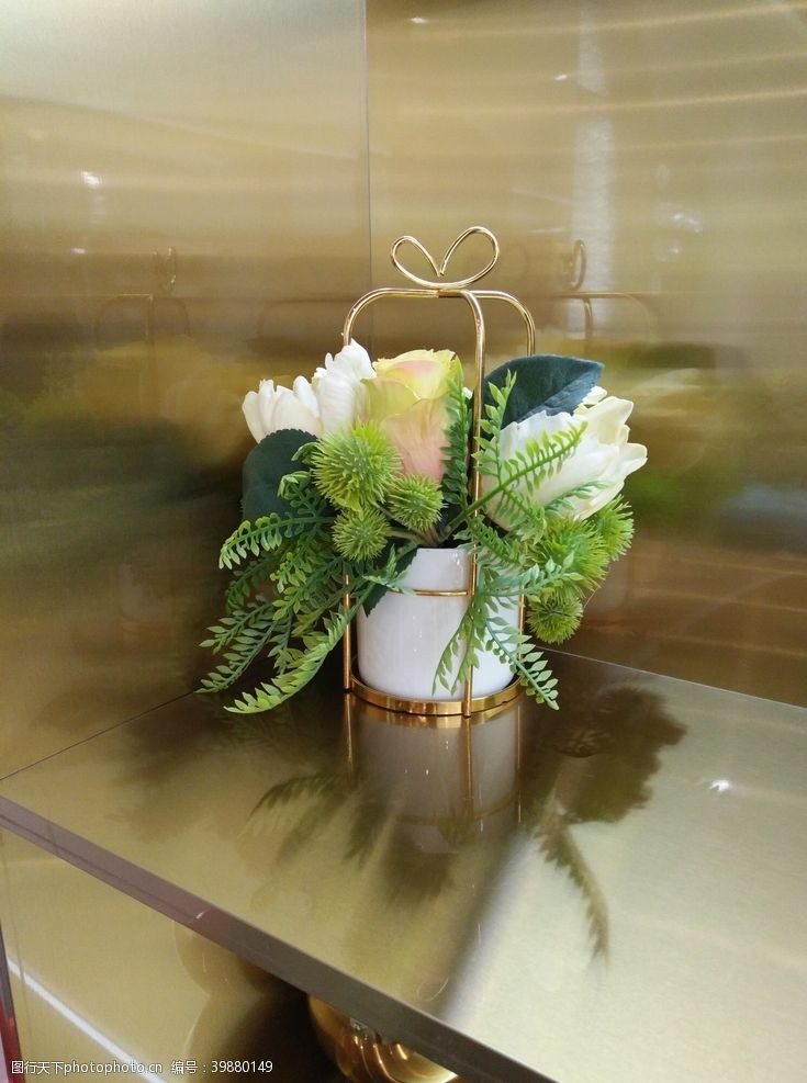 陶瓷餐具花瓶图片