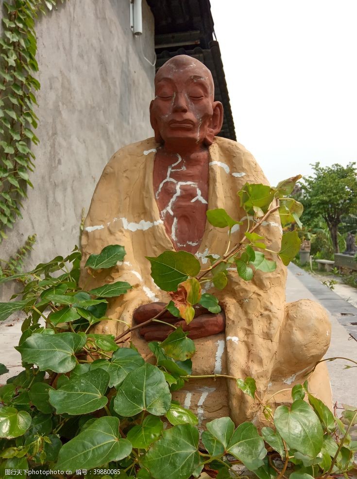 僧人人物雕塑艺术图片