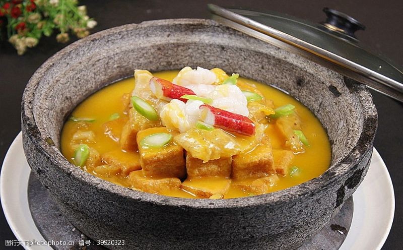 豆油干沪菜砂锅海鲜豆腐汤图片