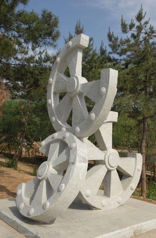 轮子雕塑图片