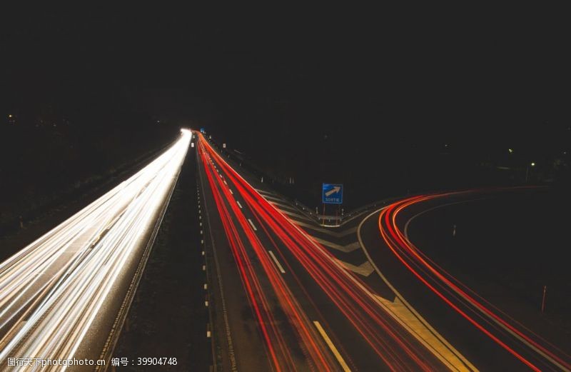城市夜景延时摄影公路拖影图片