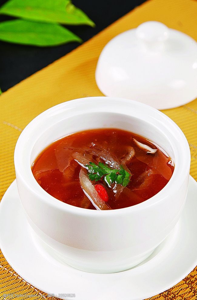 凉皮徽菜红煨沙鱼皮图片